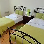 In The Palace 3* Split