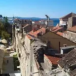 In The Palace 3* Split